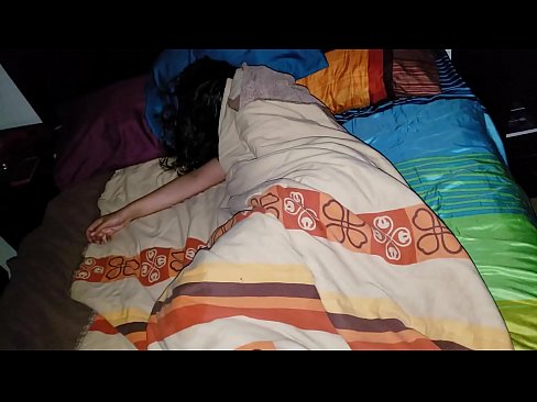 ❤️ Stepson akimtusi mama yake mdogo wa kambo wakati amelala. Fucking ﹏